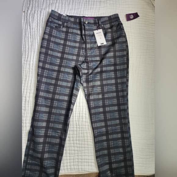 Gloria Vanderbilt Amanda HIgh Definition Performance Ponte Pant  16 short NWT - Picture 4 of 6